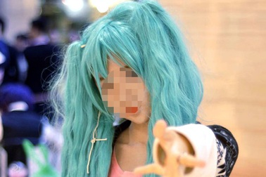 Cô học trò có mái tóc màu xanh và điểm tổng kết 9,2