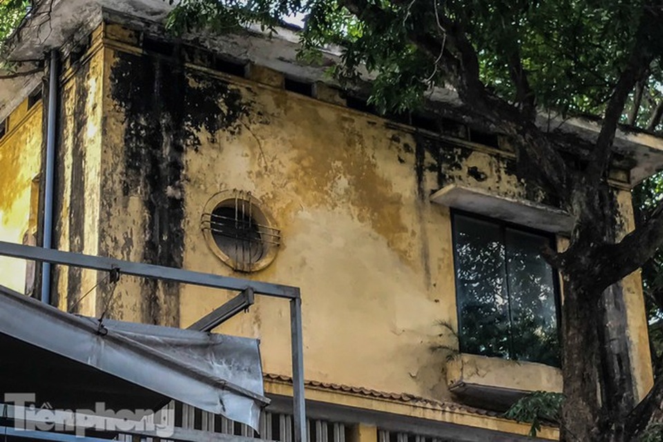 Biệt thự cổ Hà Nội thi nhau thành nhà hàng, quán nhậu - 3 Biệt thự cổ Hà Nội thi nhau thành nhà hàng, quán nhậu - 3