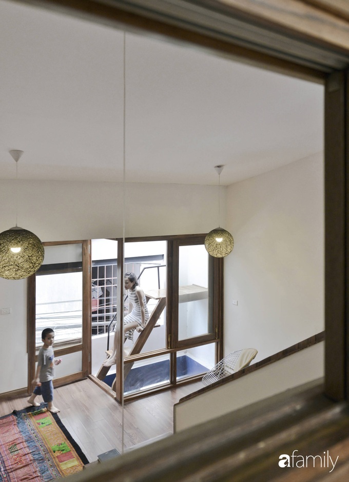 Vẻ đẹp của gỗ kết hợp nội thất đơn giản trong ngôi nhà 45,6m² ở ngõ nhỏ Hà Nội sau khi cải tạo - Ảnh 10. Vẻ đẹp của gỗ kết hợp nội thất đơn giản trong ngôi nhà 45,6m² ở ngõ nhỏ Hà Nội sau khi cải tạo - Ảnh 10.