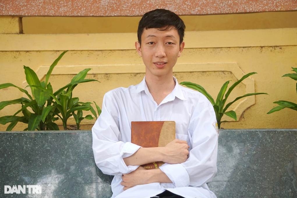 Thủ khoa khối A xứ Thanh đã được kết nạp Đảng - 3 Thủ khoa khối A xứ Thanh đã được kết nạp Đảng - 3