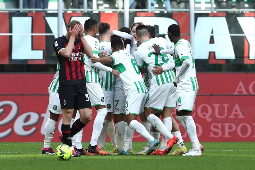 Thua thảm 2-5, AC Milan chạm cột mốc tệ hại nhất lịch sử - 1 Thua thảm 2-5, AC Milan chạm cột mốc tệ hại nhất lịch sử - 1