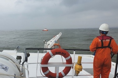 Tàu chở 5.300 tấn Clinker chìm trên biển, thuyền trưởng mất tích