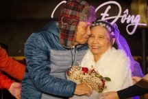 Chuyện tình đẹp của vợ chồng Hà Nội cùng đi viện dưỡng lão