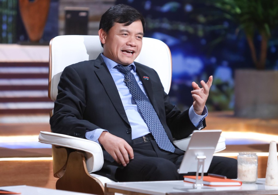 Phát ngôn Anh quan tâm đến mỗi em thôi của shark Phú: Mổ xẻ các góc nhìn - 2 Phát ngôn Anh quan tâm đến mỗi em thôi của shark Phú: Mổ xẻ các góc nhìn - 2
