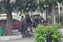 Cảnh sát đồng loạt khám xét nhà đại ca giang hồ xứ Thanh