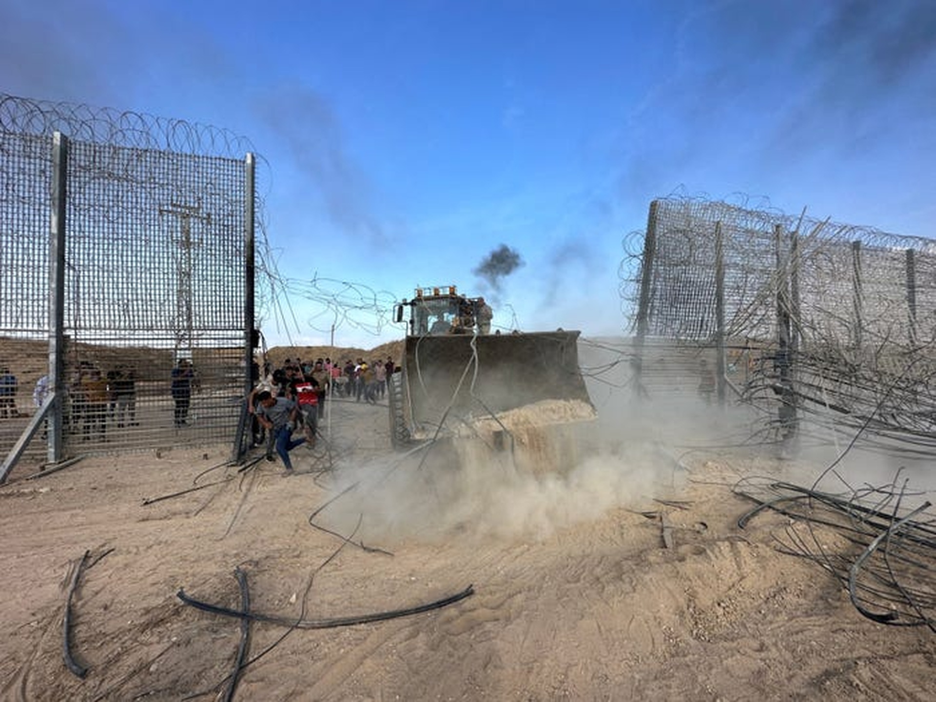 Hamas tấn công Israel: Đường phố tan hoang, thi thể nằm la liệt - 6 Hamas tấn công Israel: Đường phố tan hoang, thi thể nằm la liệt - 6