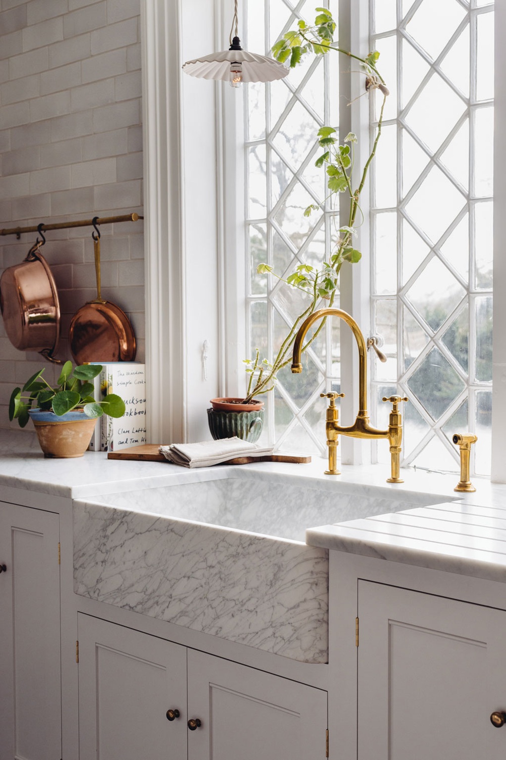 Vì sao chuyên gia nói nên tránh xa bồn rửa bằng đá cẩm thạch dù đẹp?  - 1