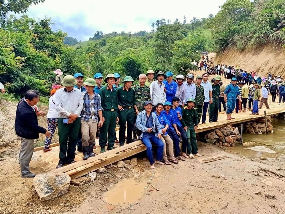 Chiến sĩ quân hàm xanh “tiếp sức” năm học mới cho học sinh nơi biên giới - 13 Chiến sĩ quân hàm xanh “tiếp sức” năm học mới cho học sinh nơi biên giới - 13