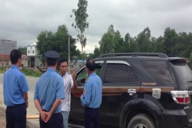 Phạt 10 triệu, tước GPLX đối tượng cố ý phá cân tải trọng