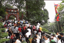 Hàng triệu lượt người đã đổ về Đền Hùng bái Tổ