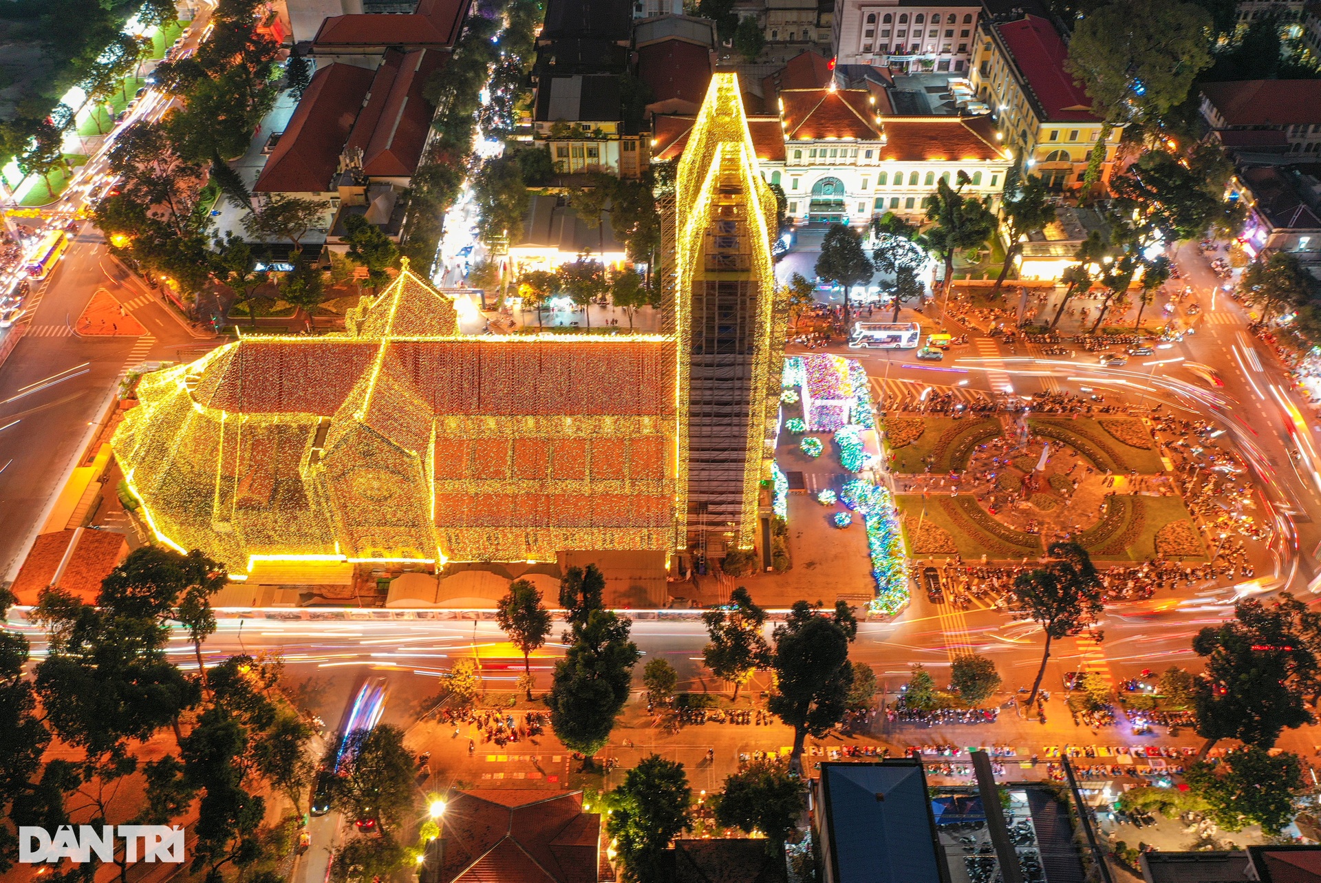 Trang trí ánh sáng nhà thờ Đức Bà
