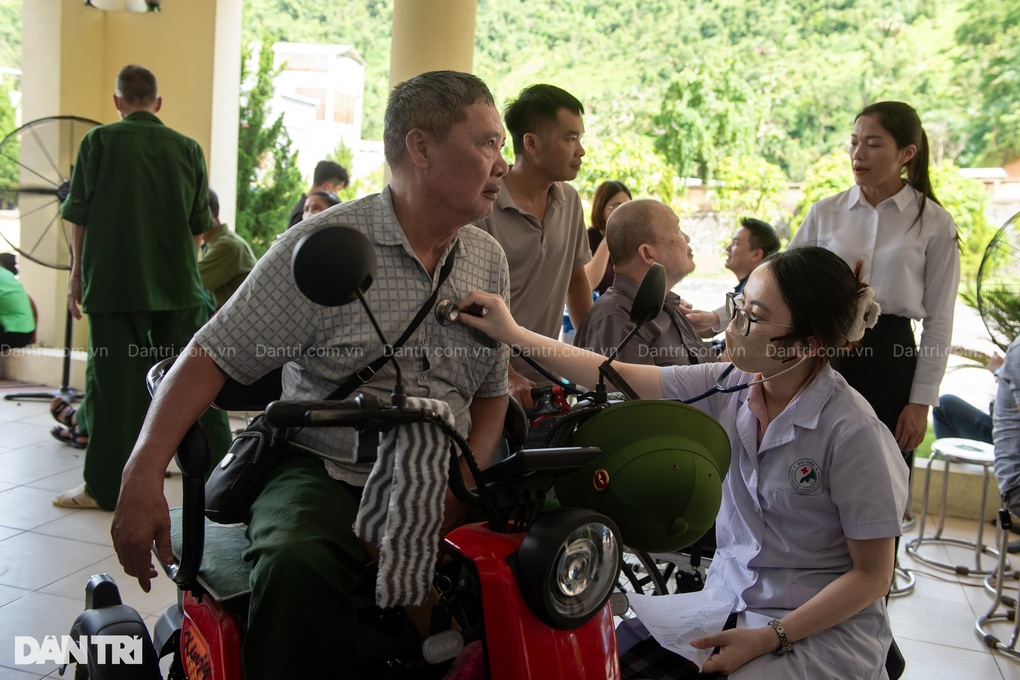 Tri ân nghĩa tình, trách nhiệm với người có công - 10 Tri ân nghĩa tình, trách nhiệm với người có công - 10