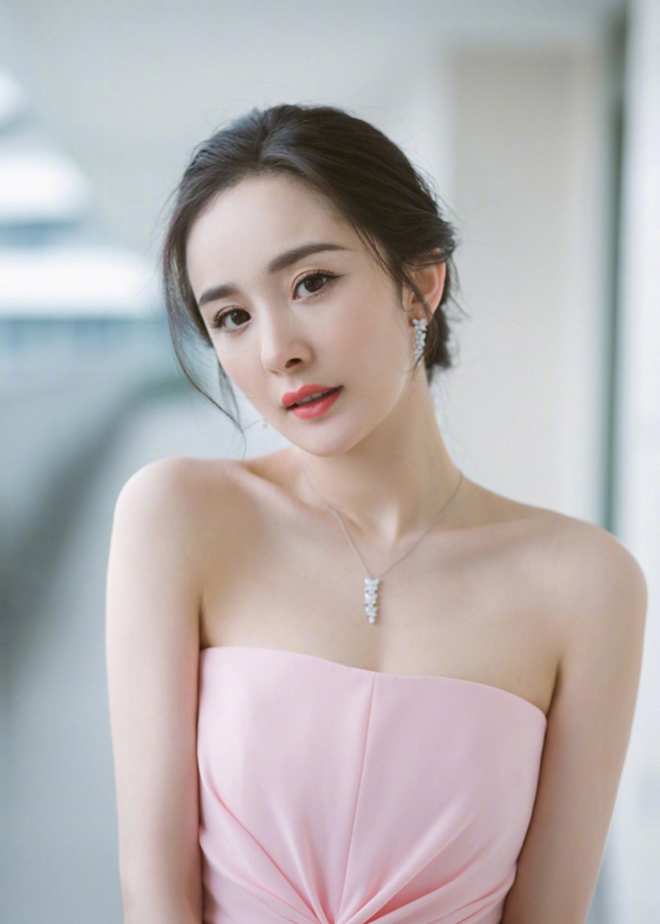 Hình ảnh hiếm hoi của Dương Mịch và Lưu Thi Thi sau nhiều năm mâu thuẫn - 4 Hình ảnh hiếm hoi của Dương Mịch và Lưu Thi Thi sau nhiều năm mâu thuẫn - 4