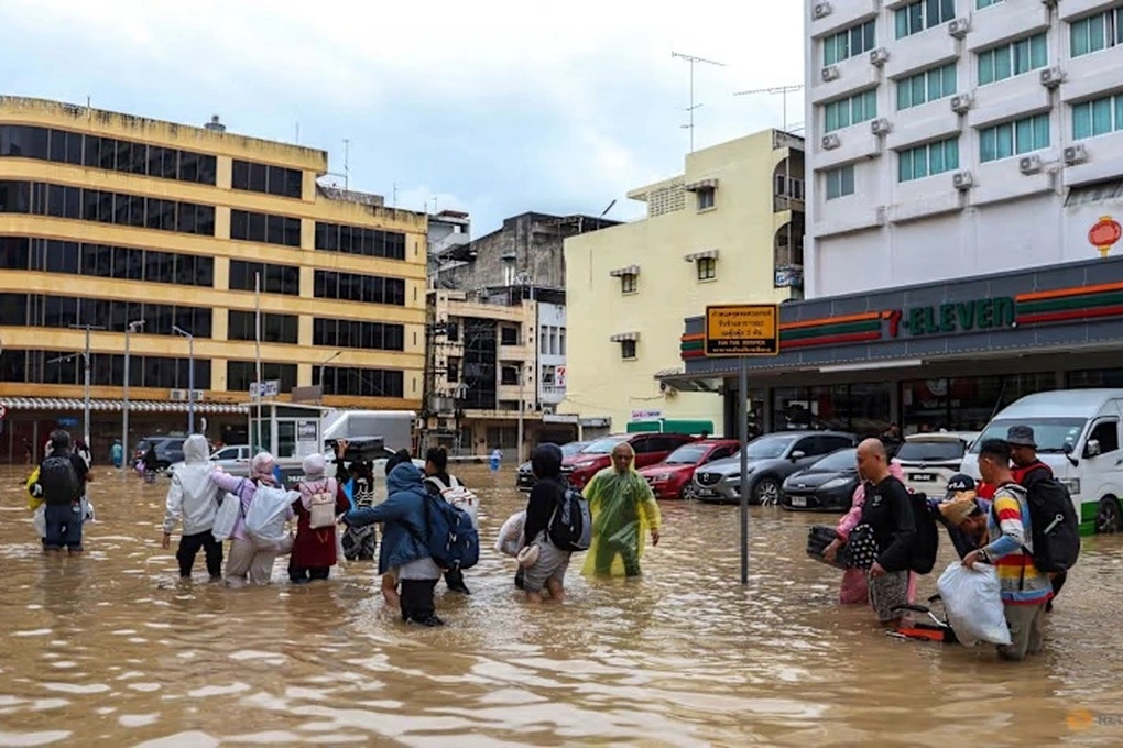 Lũ lụt nghiêm trọng ở Thái Lan, Malaysia - 1