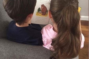 Cô bé 6 tuổi viết tâm thư bảo vệ anh trai tự kỉ