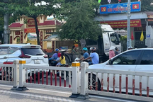 Xe đầu kéo húc dải phân cách, tông vào nhà dân tại Vũng Tàu