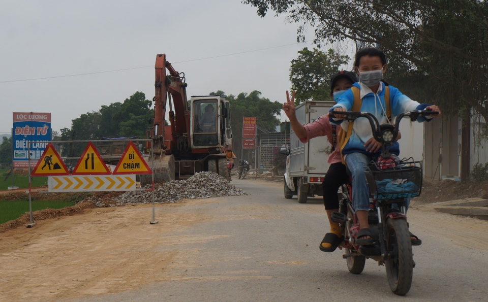 Vụ quốc lộ xuống cấp thê thảm: Yêu cầu các nhà thầu sửa chữa, khắc phục - 5 Vụ quốc lộ xuống cấp thê thảm: Yêu cầu các nhà thầu sửa chữa, khắc phục - 5