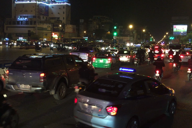 Tắc đường - “đặc sản” Tết Hà Nội