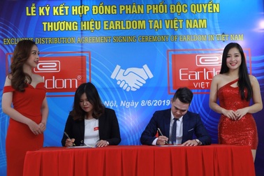 Khai trương showroom phụ kiện điện thoại hàng đầu Trung Quốc tại Hà Nội