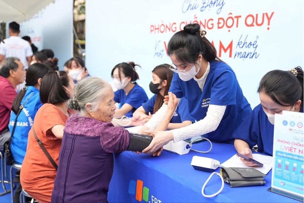 Đột quỵ khởi phát bất ngờ: Cần nhận biết sớm để cứu sống kịp - 4 Đột quỵ khởi phát bất ngờ: Cần nhận biết sớm để cứu sống kịp - 4