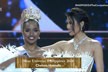 Khoảnh khắc đội vương miện như sắp rơi của tân Hoa hậu Hoàn vũ Philippines