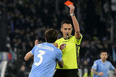 Lazio Roma nhận 3 thẻ đỏ ở trận thua AC Milan