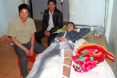 Container tông xe khách, 4 người thương vong