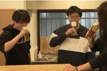 Công ty cho nhân viên nghỉ phép nếu lỡ nhậu say, buồn chuyện thần tượng