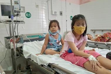 Giáo viên, bảo mẫu nhập viện trong vụ 50 học sinh nghi bị ngộ độc thực phẩm