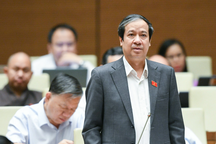 Bộ trưởng GD&ĐT nói về tăng lương giáo viên: "Có thực thì đạo mới vực được"