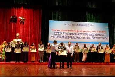 20 y bác sĩ được tôn vinh giải thưởng “Tỏa sáng blouse trắng”