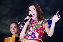 Đêm nhạc của Hoàng Thùy Linh: Hoành tráng, đã mắt nhưng hát live thế nào?