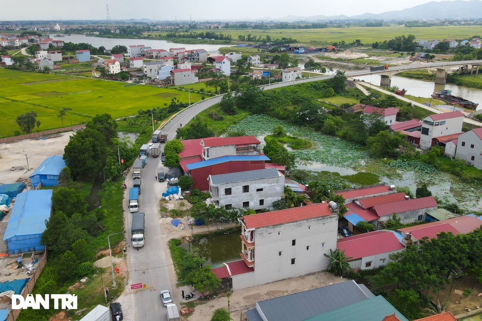 Muôn kiểu chốt chặn phòng dịch tại các ngả đường ở vùng giáp ranh Hà Nội - 16 Muôn kiểu chốt chặn phòng dịch tại các ngả đường ở vùng giáp ranh Hà Nội - 16