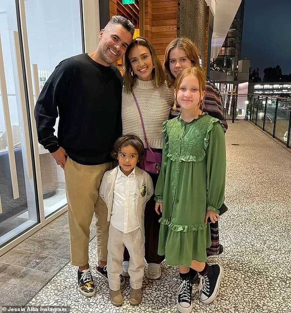 Những sao bị phản ứng vì kể khổ: Nghe chuyện nhà giàu giẫm gai mùng tơi - 7 Những sao bị phản ứng vì kể khổ: Nghe chuyện nhà giàu giẫm gai mùng tơi - 7