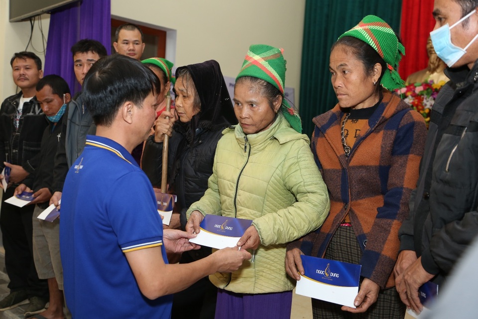 TMV Ngọc Dung khép lại hành trình thiện nguyện tại Nghệ An - Hà Tĩnh - 3 TMV Ngọc Dung khép lại hành trình thiện nguyện tại Nghệ An - Hà Tĩnh - 3