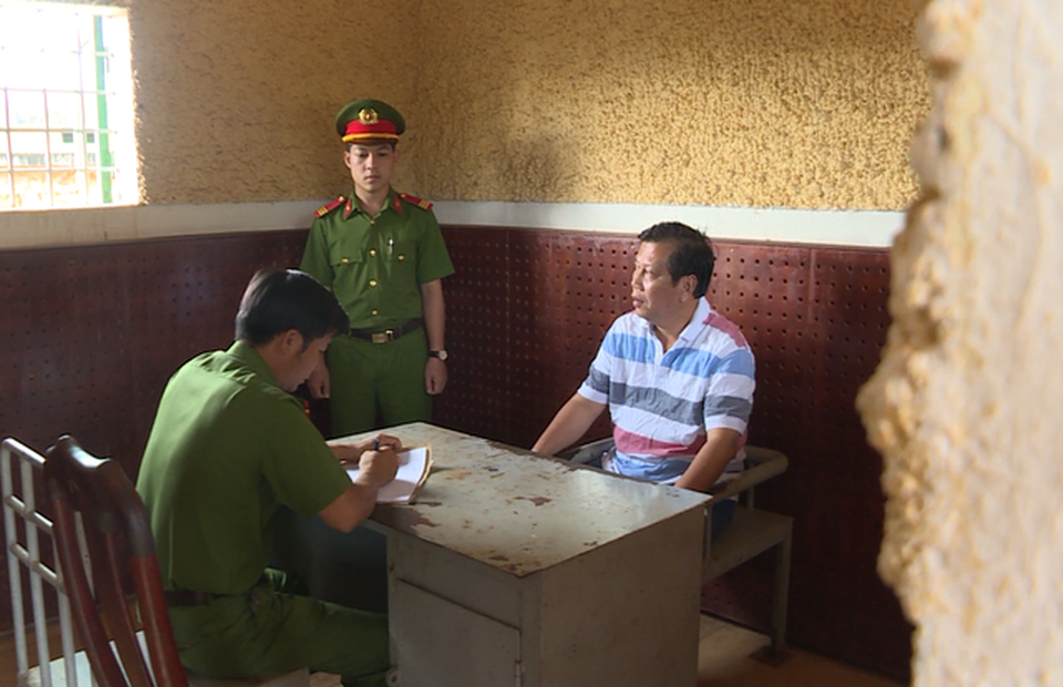 Khởi tố thêm một giám đốc liên quan đến đại gia xăng giả Trịnh Sướng - 1 Khởi tố thêm một giám đốc liên quan đến đại gia xăng giả Trịnh Sướng - 1