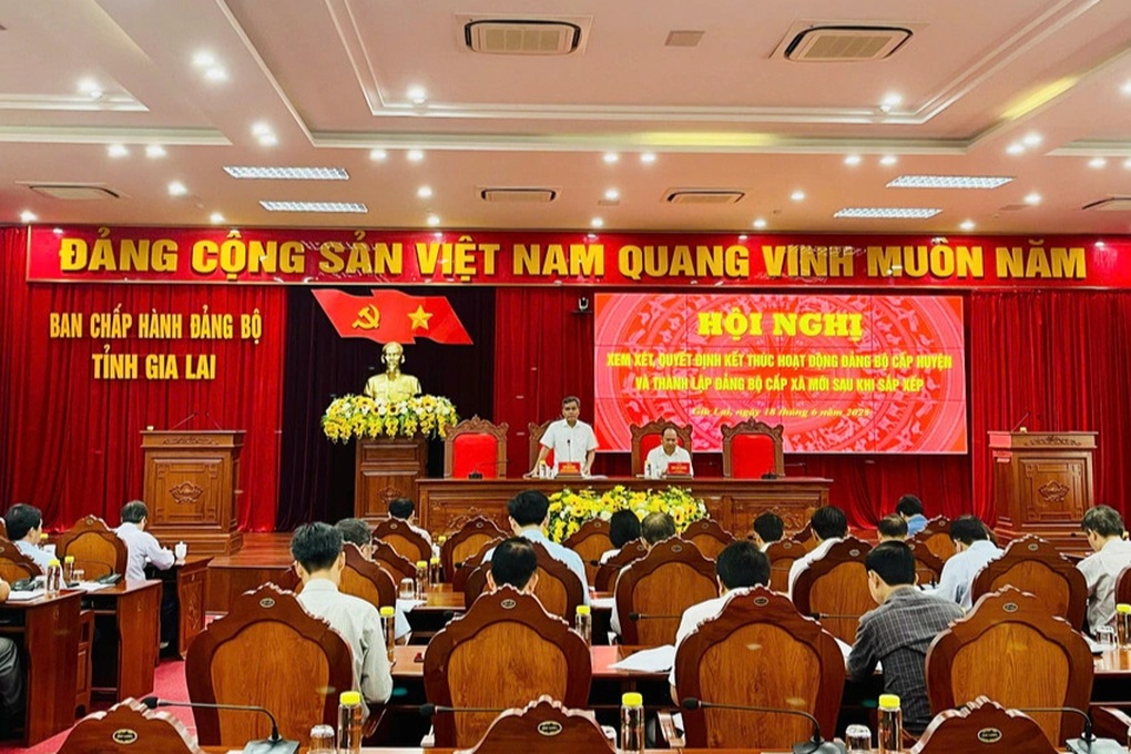 Gia Lai kết thúc hoạt động Đảng bộ cấp huyện - 1 Gia Lai kết thúc hoạt động Đảng bộ cấp huyện - 1