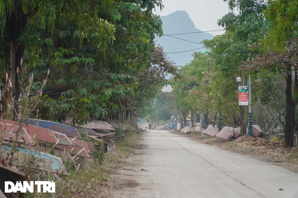 Hàng nghìn con đò nằm úp, Chùa Hương ảm đạm chưa từng có ngày đầu năm - 4 Hàng nghìn con đò nằm úp, Chùa Hương ảm đạm chưa từng có ngày đầu năm - 4