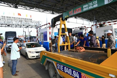 Đình chỉ vụ án đối với giám đốc chém tài xế liên quan BOT Cai Lậy