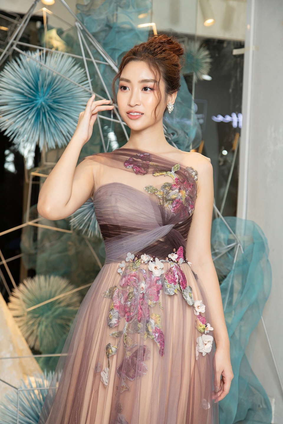Hoa hậu Hà Kiều Anh “đọ sắc” cùng Trần Tiểu Vy và Mỹ Linh - 4 Hoa hậu Hà Kiều Anh “đọ sắc” cùng Trần Tiểu Vy và Mỹ Linh - 4