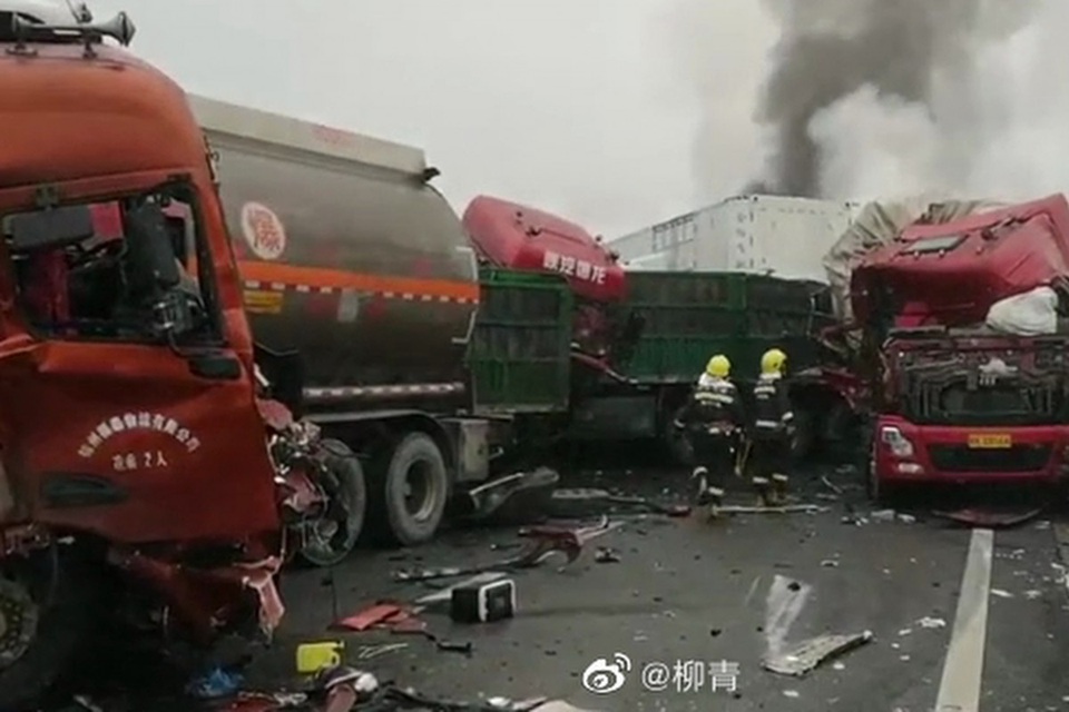 40 phương tiện đâm liên hoàn ở Trung Quốc, 3 người chết - 1 40 phương tiện đâm liên hoàn ở Trung Quốc, 3 người chết - 1