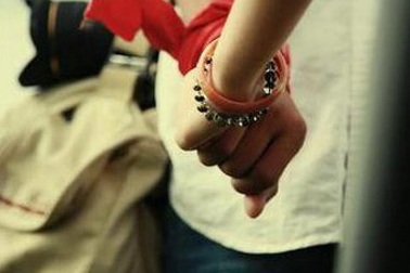 “Bản năng” hay lợi dụng?