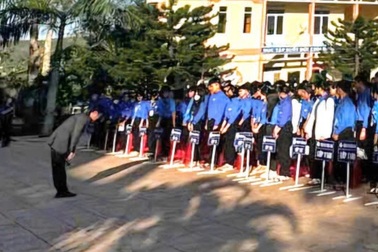 Vụ "cúng giải hạn" trong trường học: Hiệu trưởng cúi đầu xin lỗi học sinh