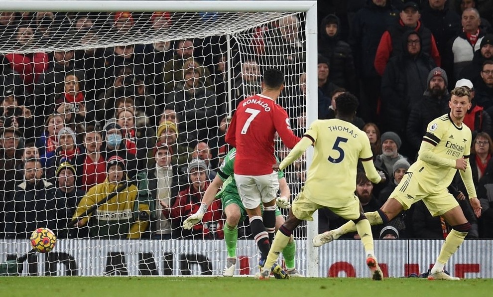 Man Utd 3-2 Arsenal: Fred sửa sai xuất sắc, Ronaldo lập cú đúp - 7 Man Utd 3-2 Arsenal: Fred sửa sai xuất sắc, Ronaldo lập cú đúp - 7