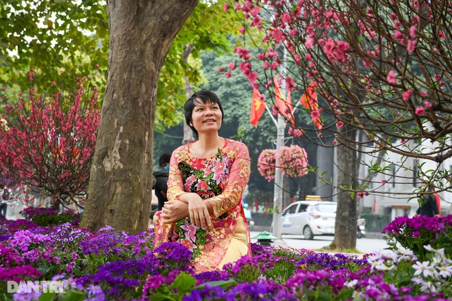 Hà Nội khoác áo mới rực rỡ chào đón Tết Tân Sửu 2021 - 11 Hà Nội khoác áo mới rực rỡ chào đón Tết Tân Sửu 2021 - 11