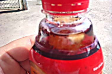 TPHCM: Phát hiện thêm một chai Dr.Thanh có bợn bên trong