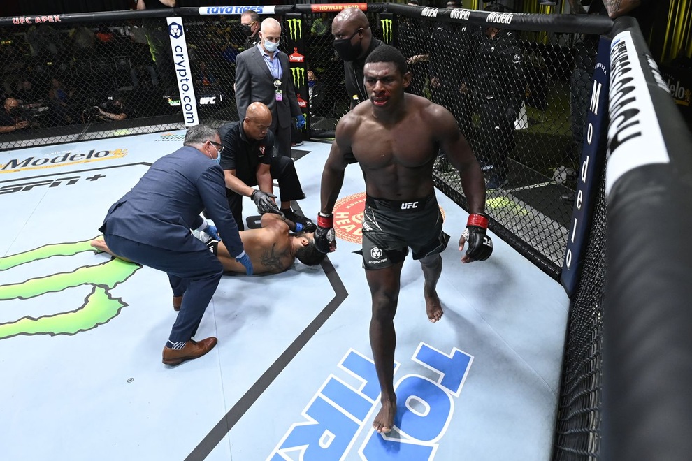 Tung đòn theo kiểu đường phố, võ sĩ hạ knock-out đối thủ - 2 Tung đòn theo kiểu đường phố, võ sĩ hạ knock-out đối thủ - 2