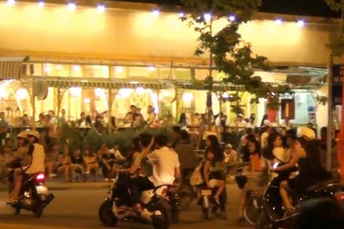 Cả phố náo loạn vì “quả lừa” của 2 “hot girl” trên facebook