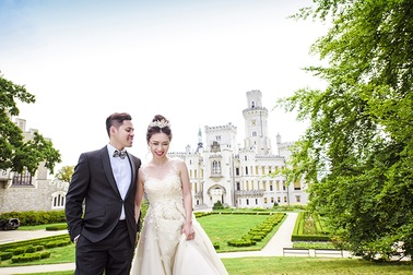 Ảnh cưới lãng mạn của cặp đôi Việt kiều ở lâu đài cộng hoà Séc