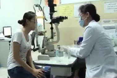 Đau mắt đỏ: Không nên tự ý mua thuốc